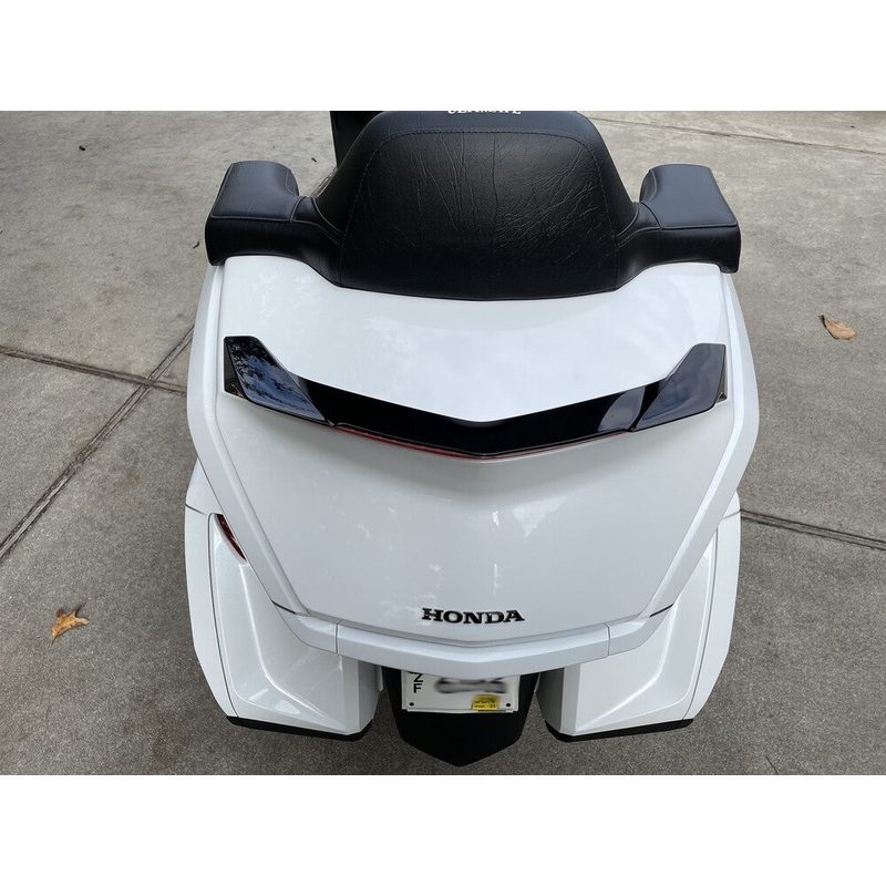 PathFinder Rear Spoiler whit Dynamic Sequental LED Lights – Black G20SPLB